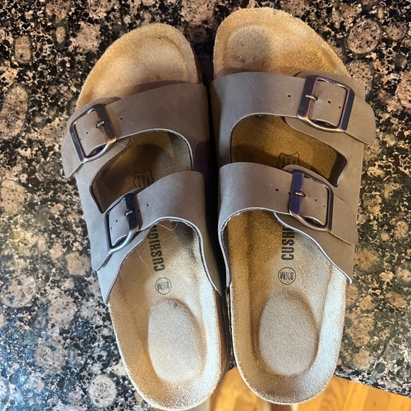 Cushion, air, ladies, sandal size 8 1/2 excellent condition Tang colored - Picture 7 of 10